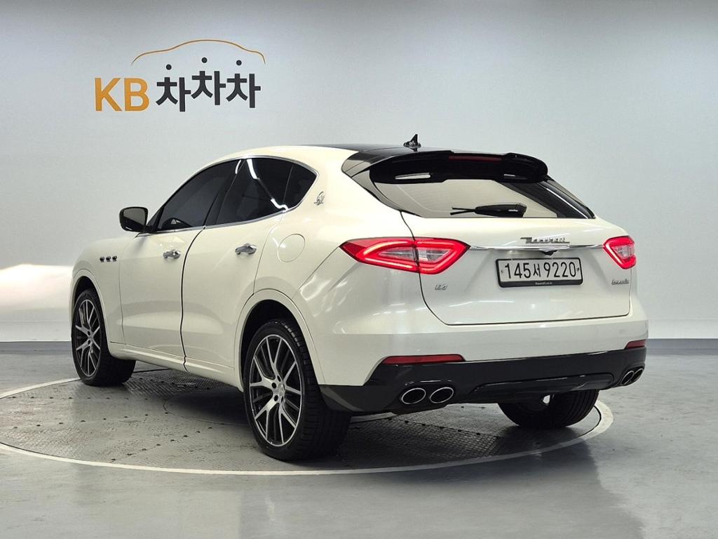 2017 MASERATI LEVANTE 