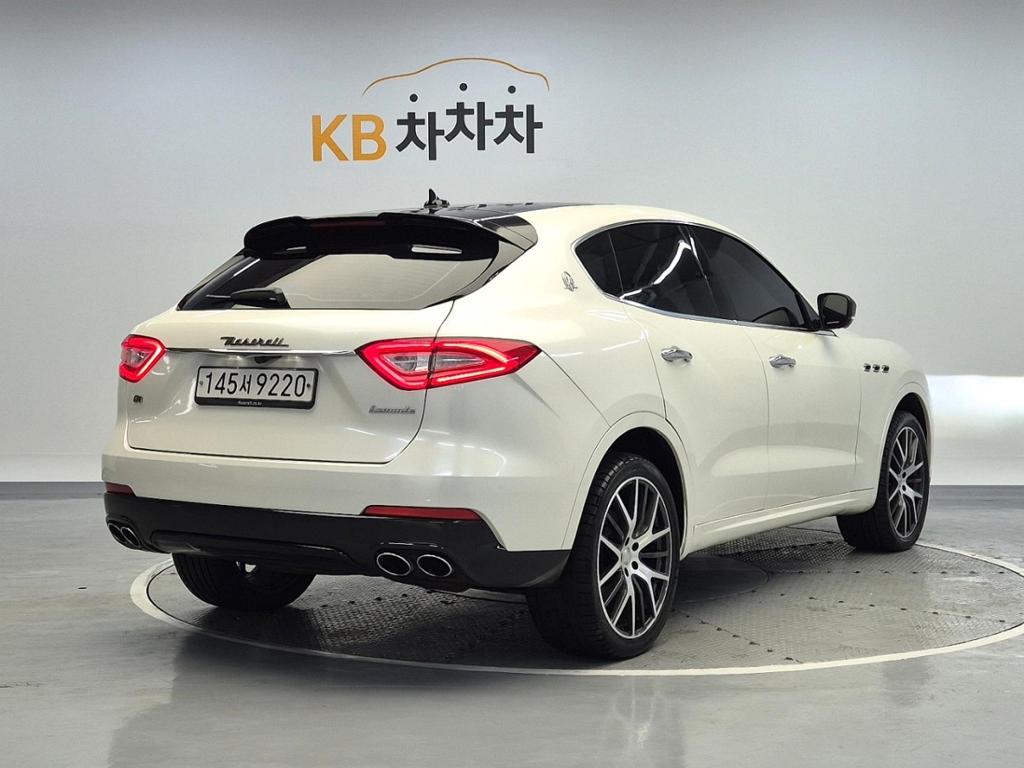 2017 MASERATI LEVANTE 