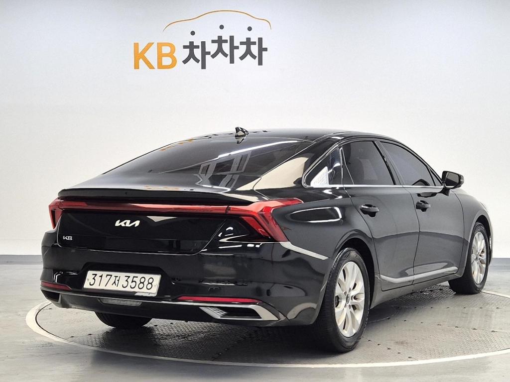 2022 KIA K8 