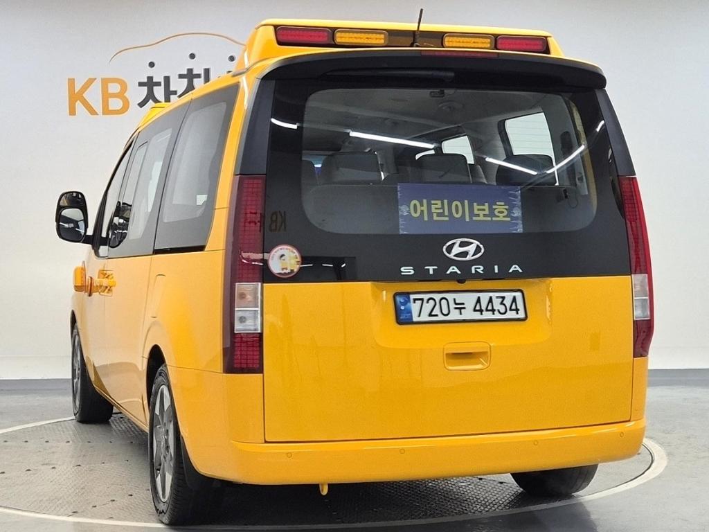 2023 HYUNDAI STARIA 