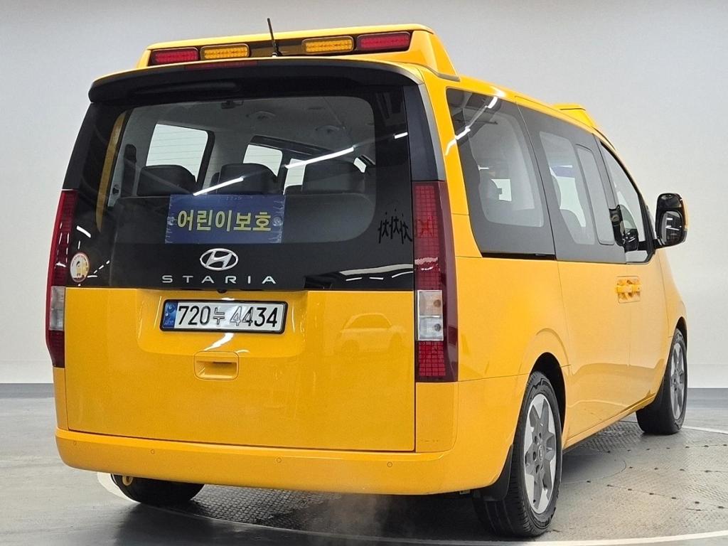 2023 HYUNDAI STARIA 