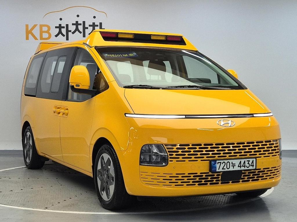 2023 HYUNDAI STARIA 