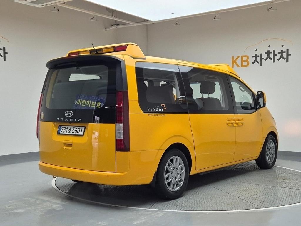 2022 HYUNDAI STARIA 