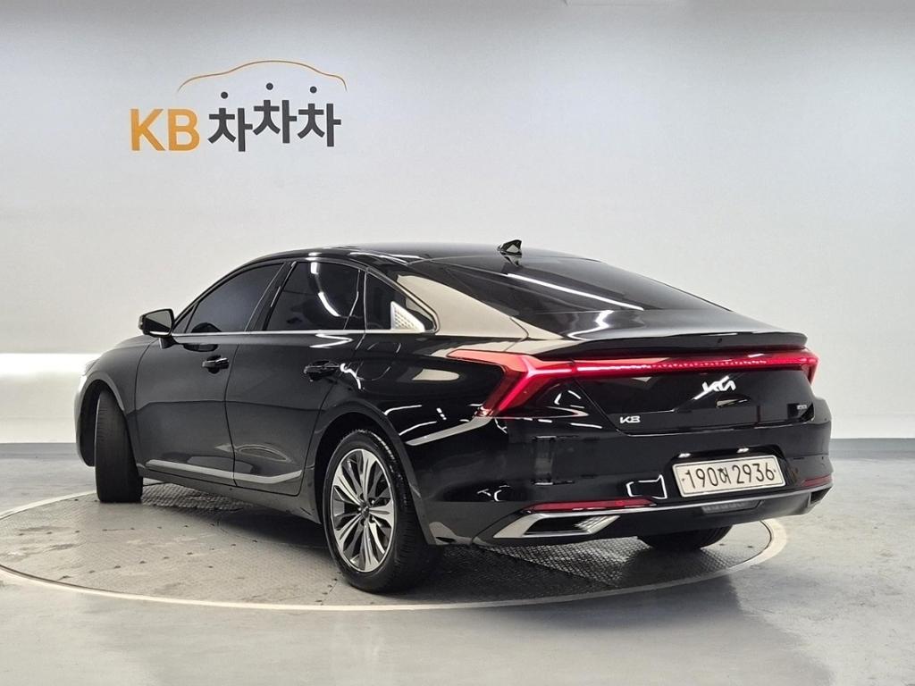2022 KIA K8 