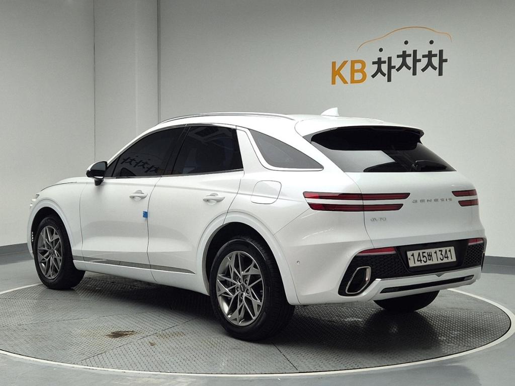 2023 GENESIS GV70 