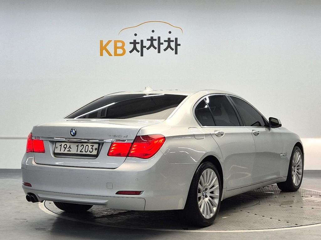 2012 BMW 7 SERIES (5Gen) 