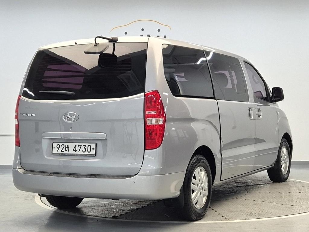 2017 HYUNDAI GRAND STAREX 