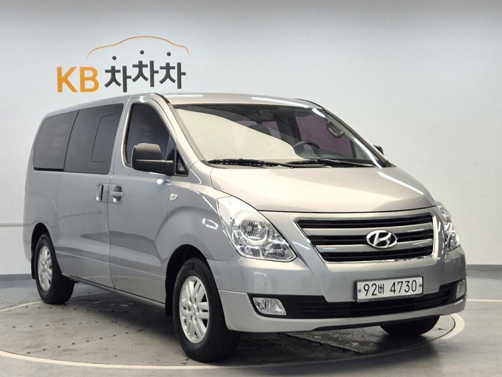 2017 HYUNDAI GRAND STAREX 