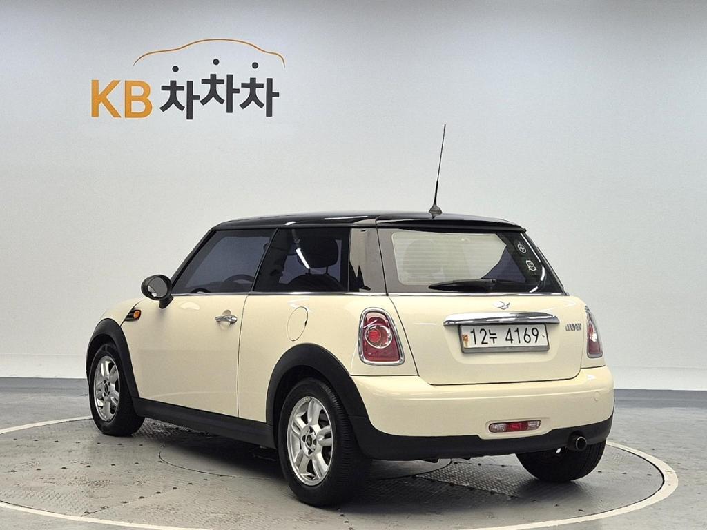 2012 MINI COOPER 
