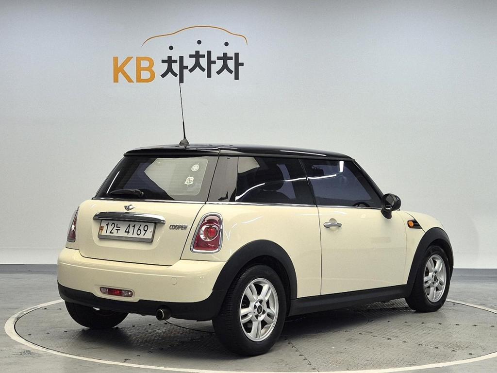 2012 MINI COOPER 