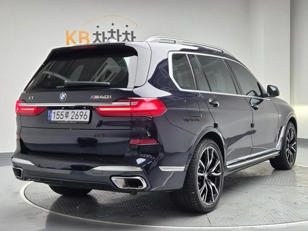 2022 BMW X7 