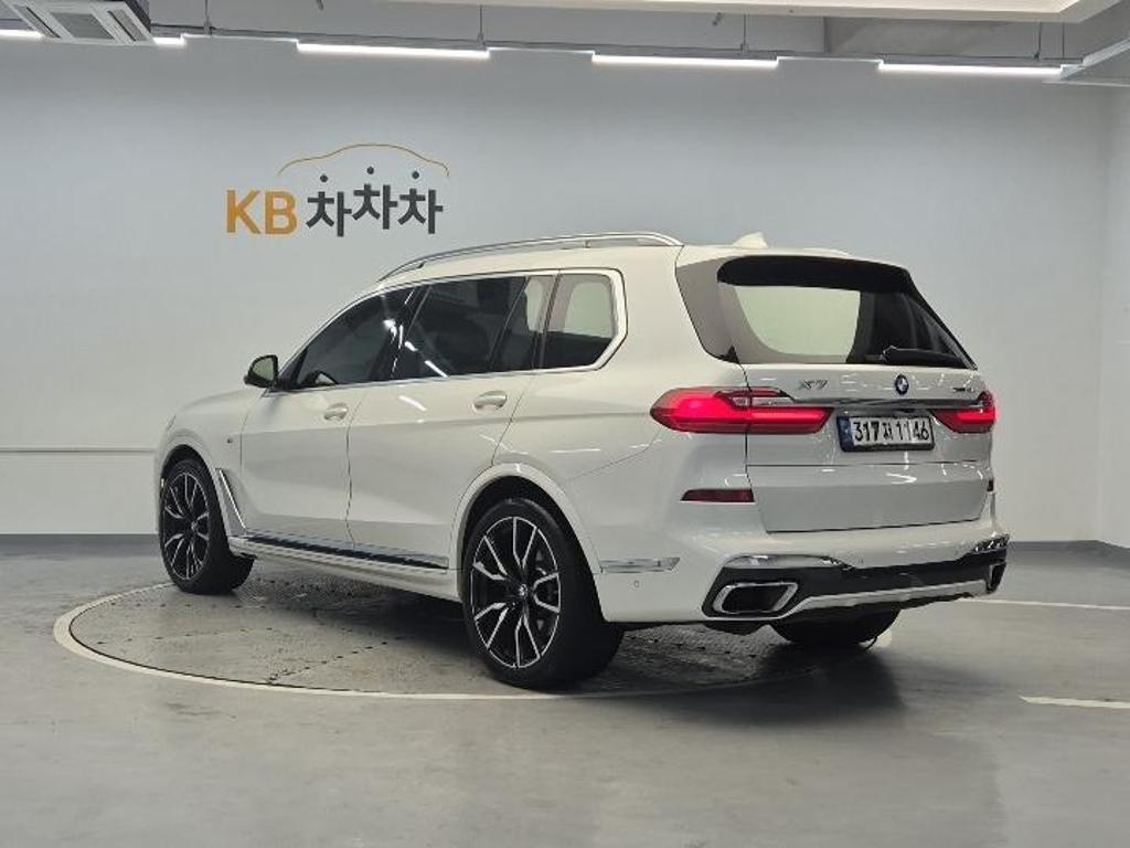 2021 BMW X7 