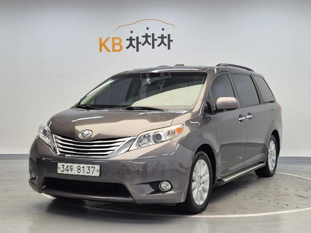 2012 TOYOTA SIENNA 