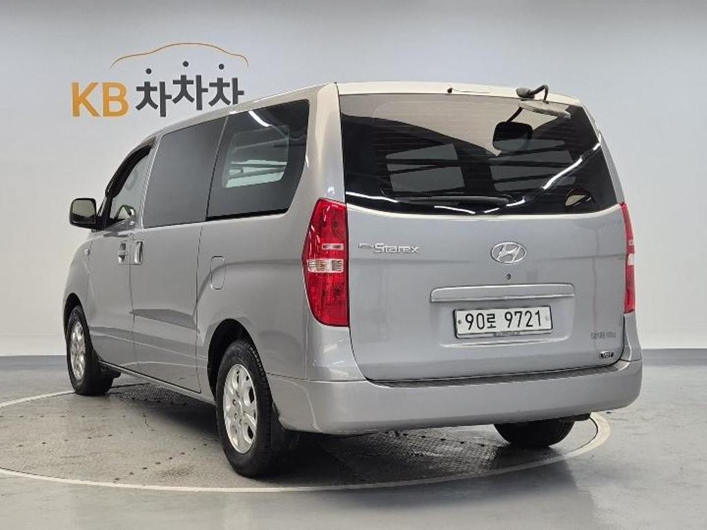 2011 HYUNDAI GRAND STAREX 