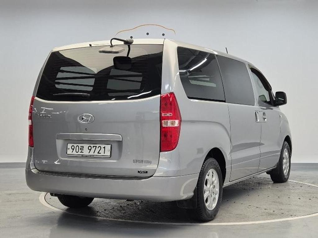2011 HYUNDAI GRAND STAREX 