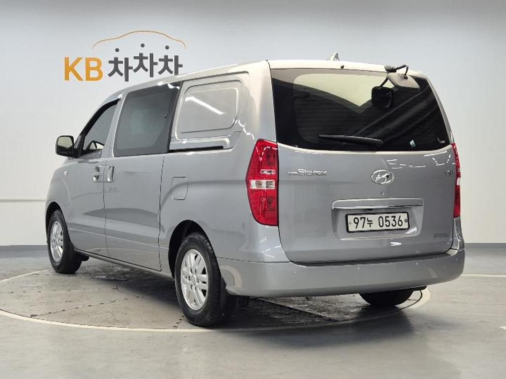 2021 HYUNDAI THE NEW GRAND STAREX 