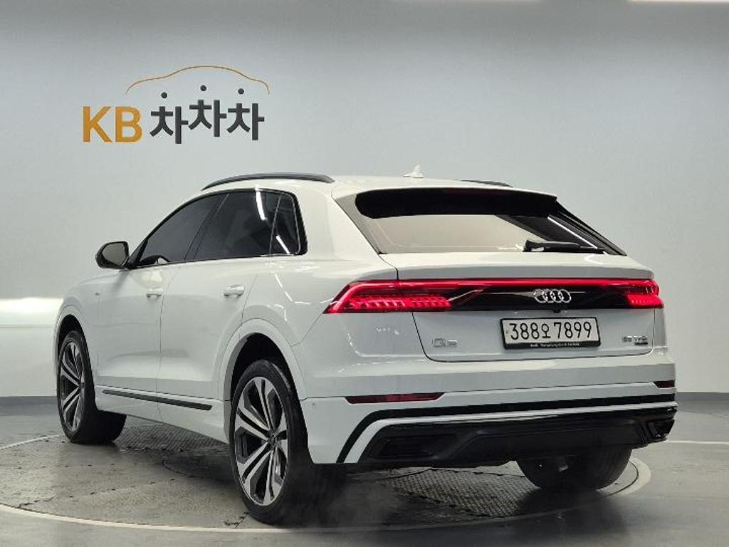 2023 AUDI Q8 