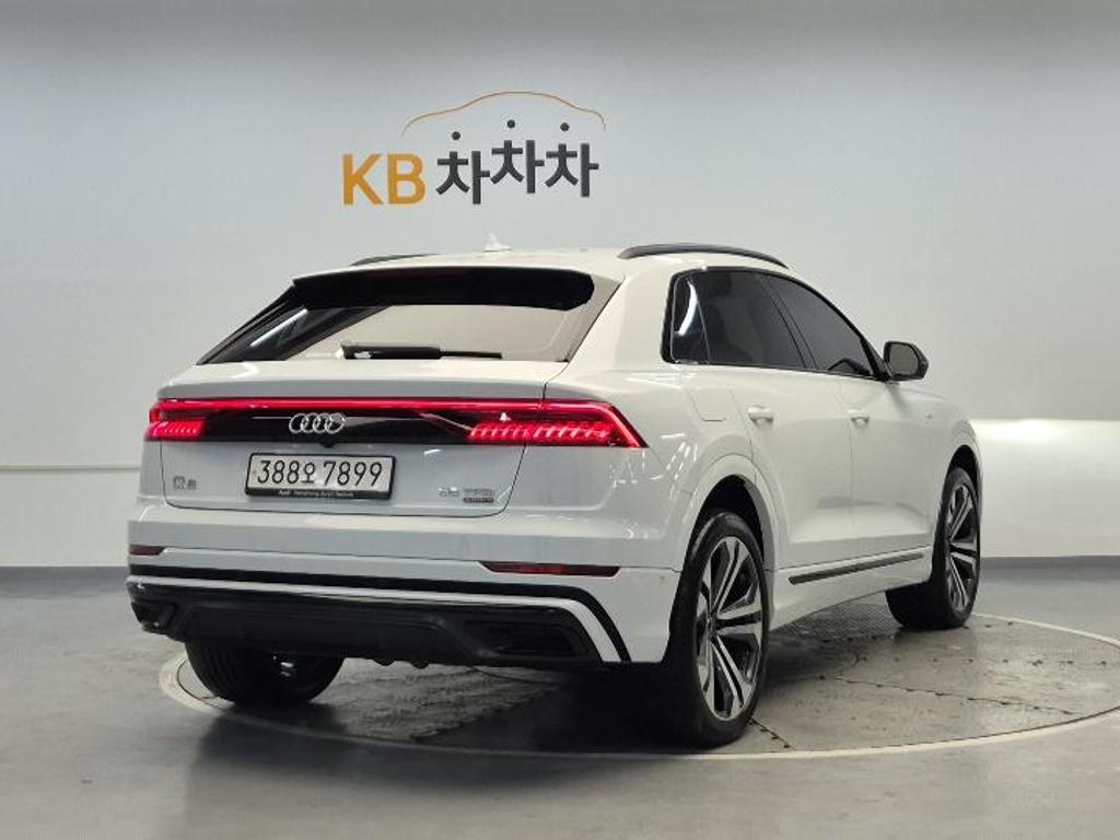 2023 AUDI Q8 