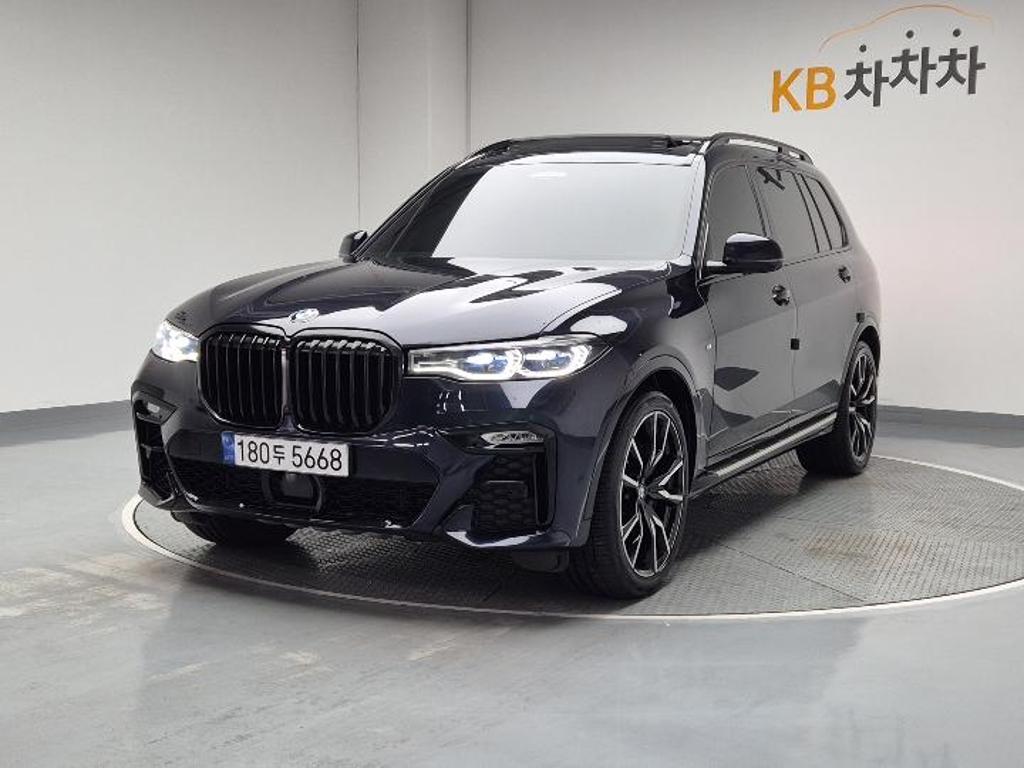 2021 BMW X7 