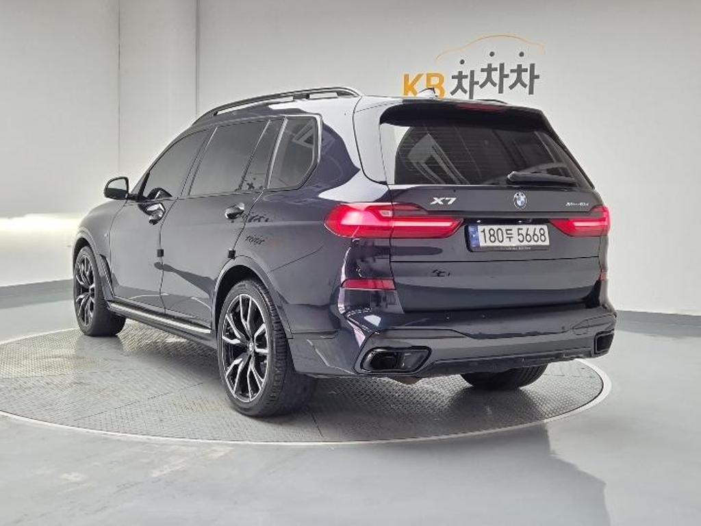 2021 BMW X7 