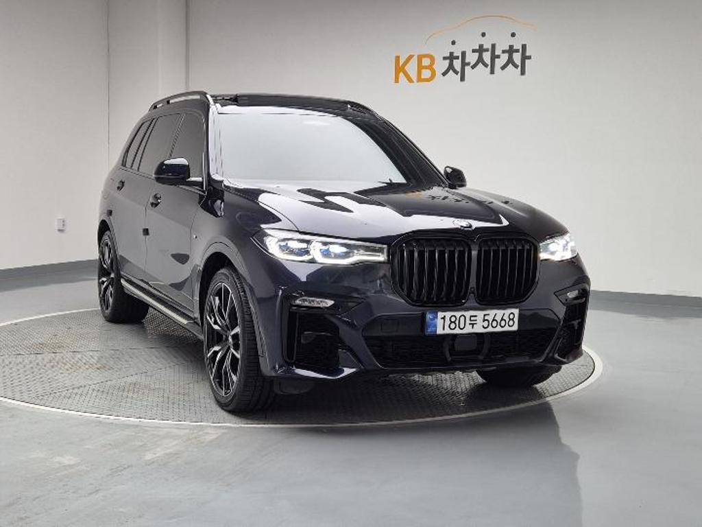2021 BMW X7 