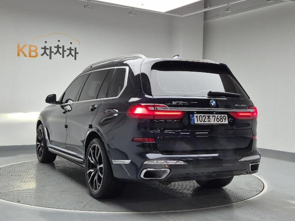 2022 BMW X7 
