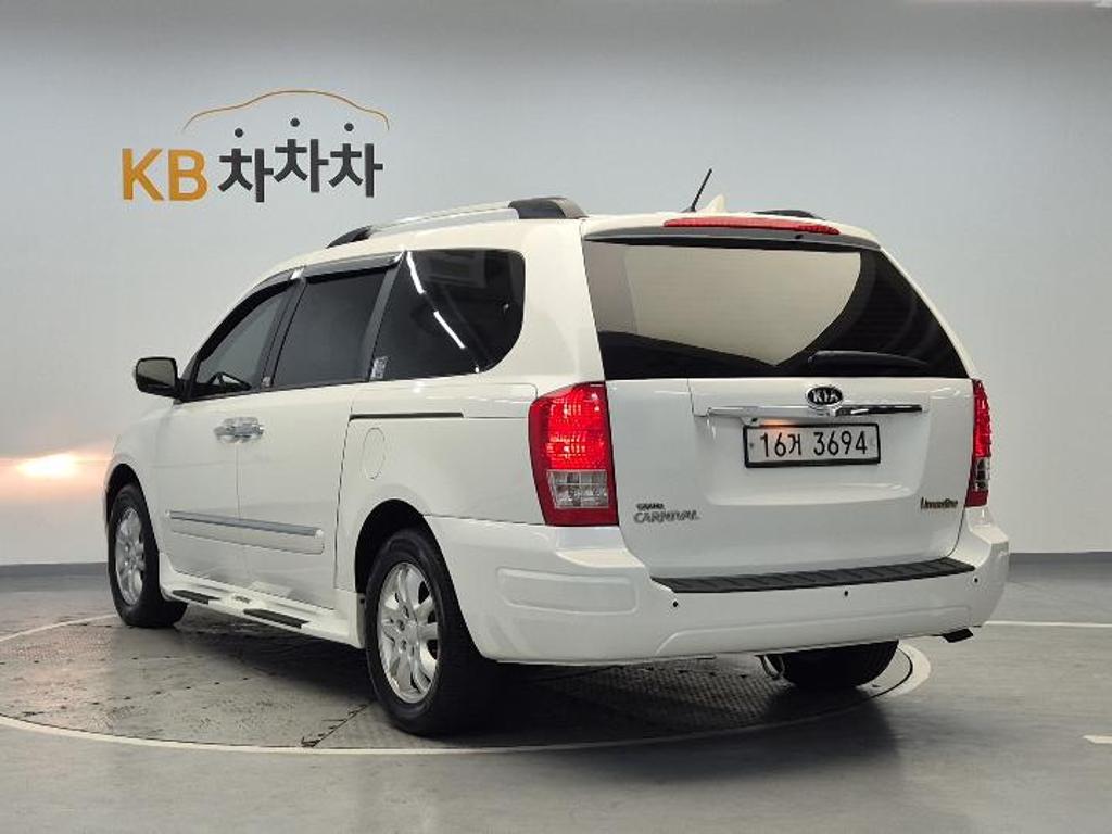 2013 KIA CARNIVAL R 