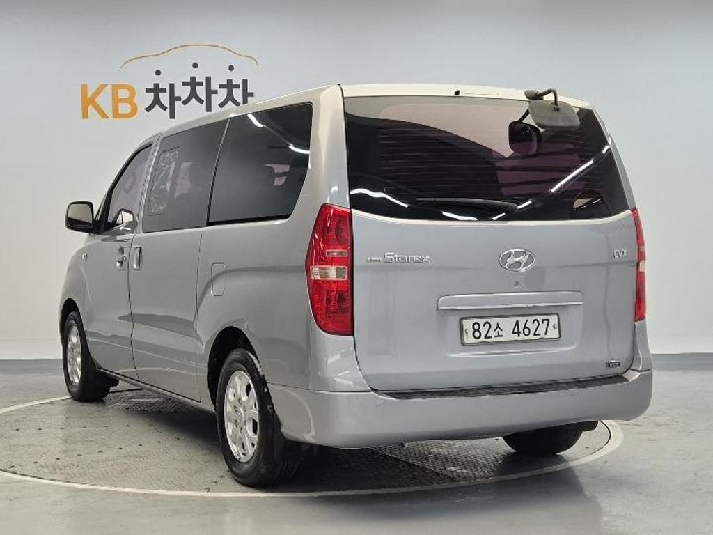 2011 HYUNDAI GRAND STAREX 