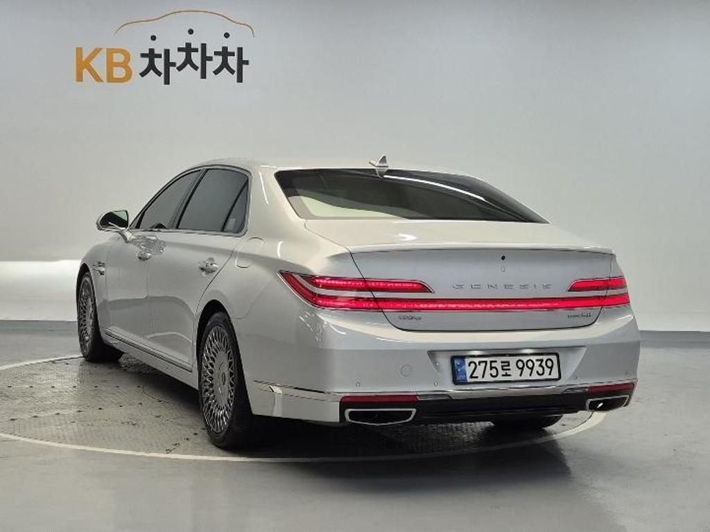 2019 GENESIS G90 