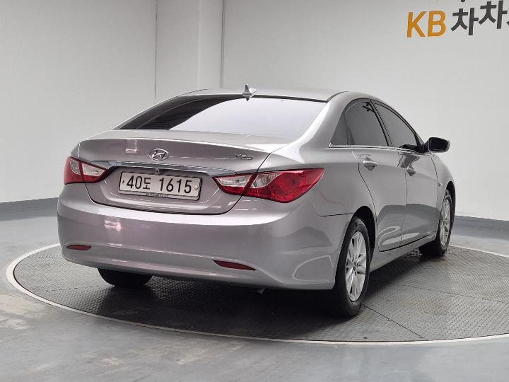 2011 HYUNDAI SONATA (YF) 