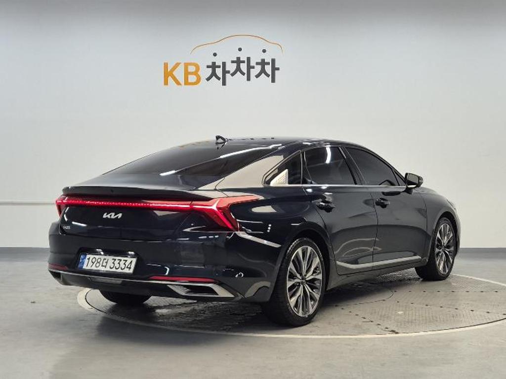 2022 KIA K8 