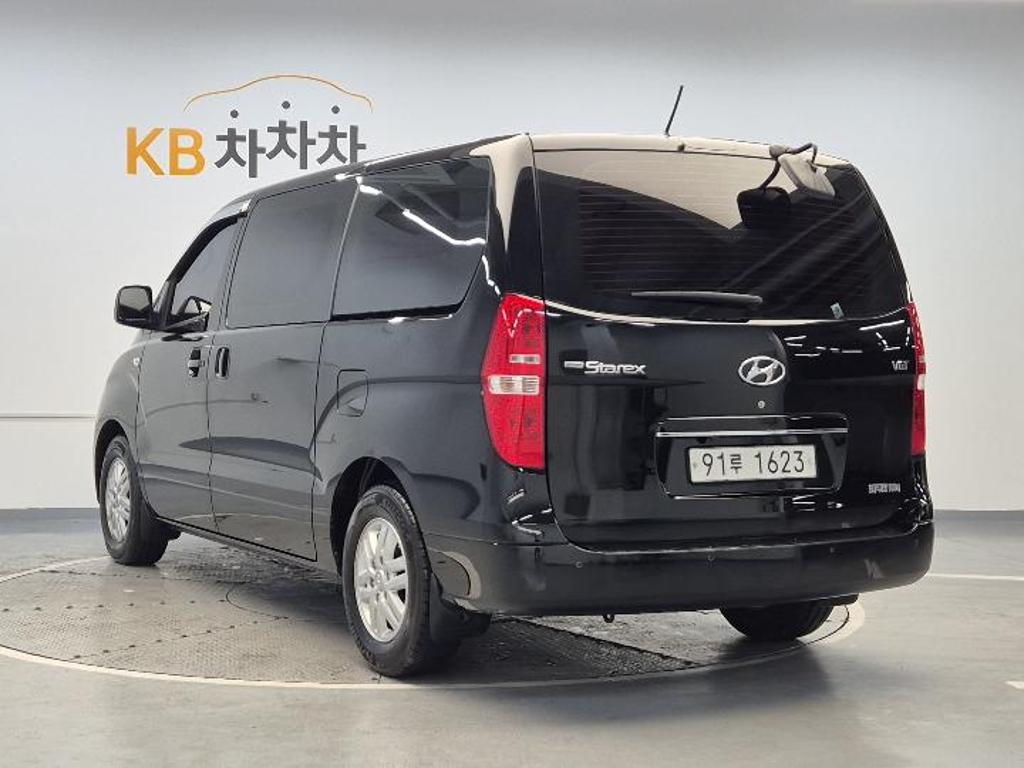 2017 HYUNDAI GRAND STAREX 