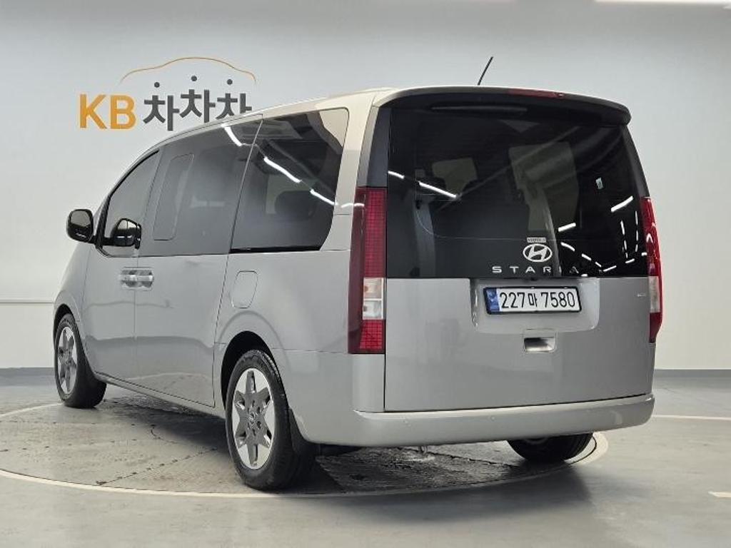 2025 HYUNDAI STARIA 