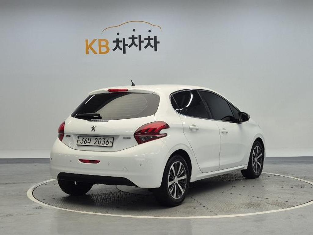 2017 PEUGEOT 208 