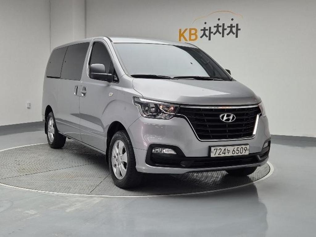 2018 HYUNDAI THE NEW GRAND STAREX 