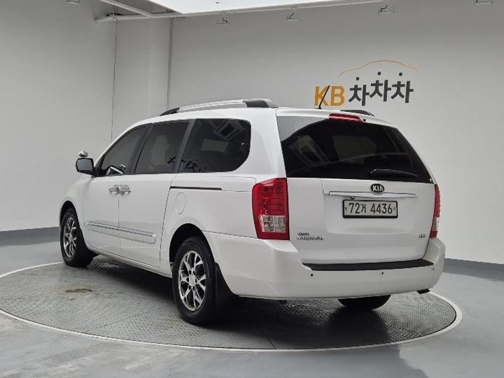 2013 KIA CARNIVAL R 