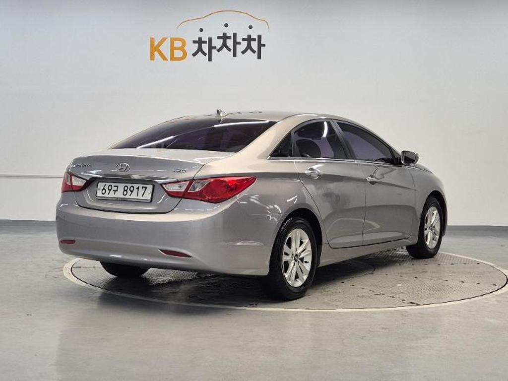 2010 HYUNDAI SONATA (YF) 