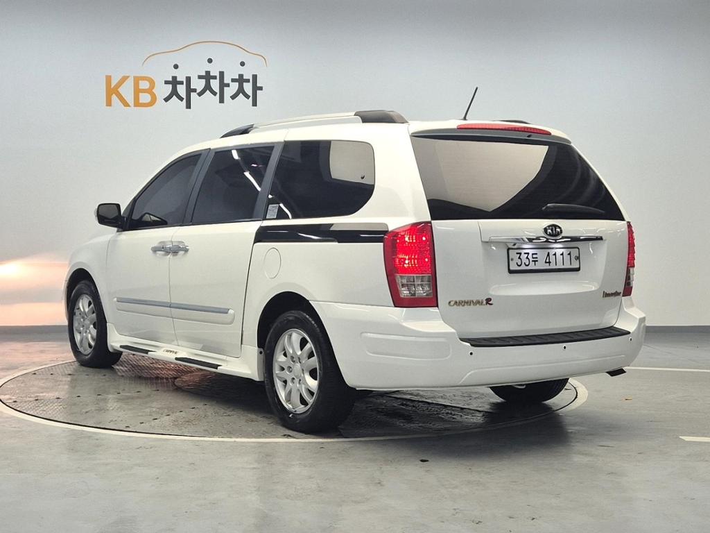2013 KIA CARNIVAL R 