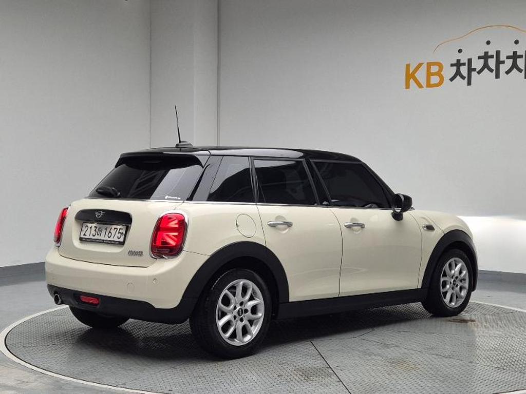 2020 MINI COOPER 