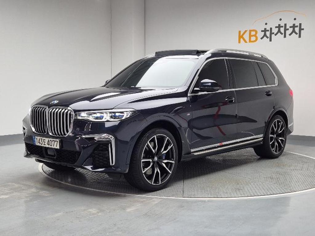 2021 BMW X7 