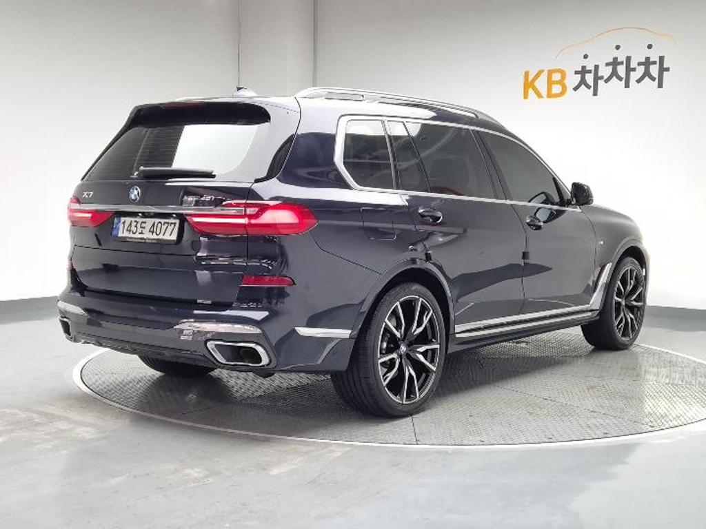 2021 BMW X7 
