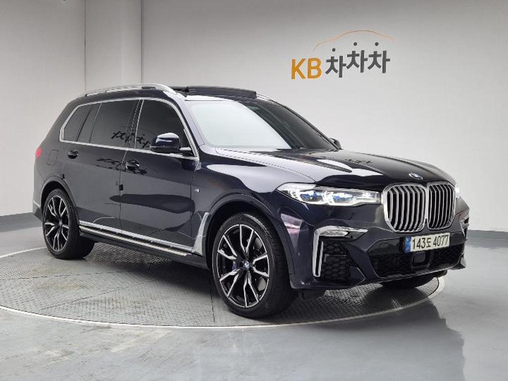 2021 BMW X7 