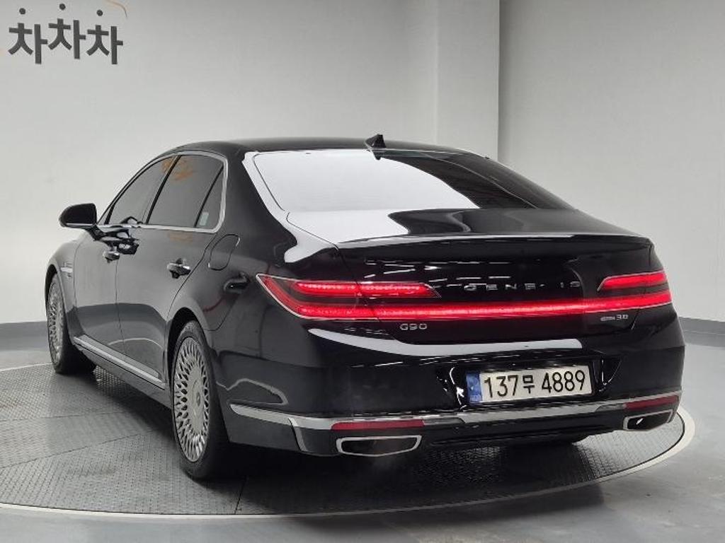 2019 GENESIS G90 