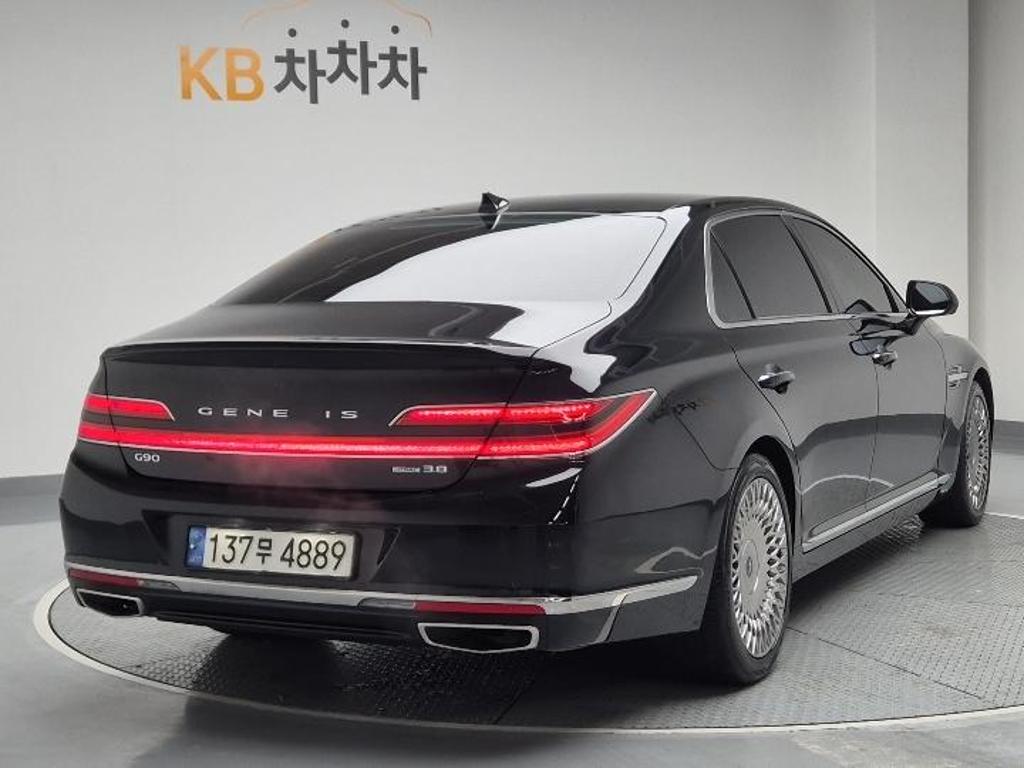 2019 GENESIS G90 