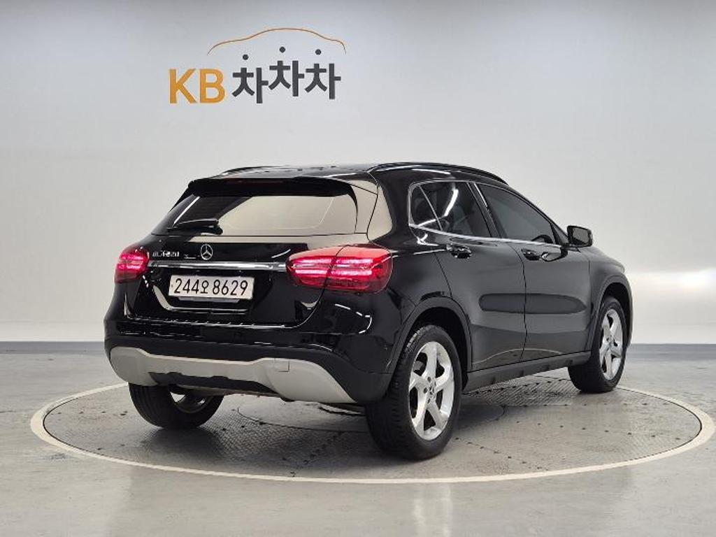 2019 BENZ GLA CLASS 