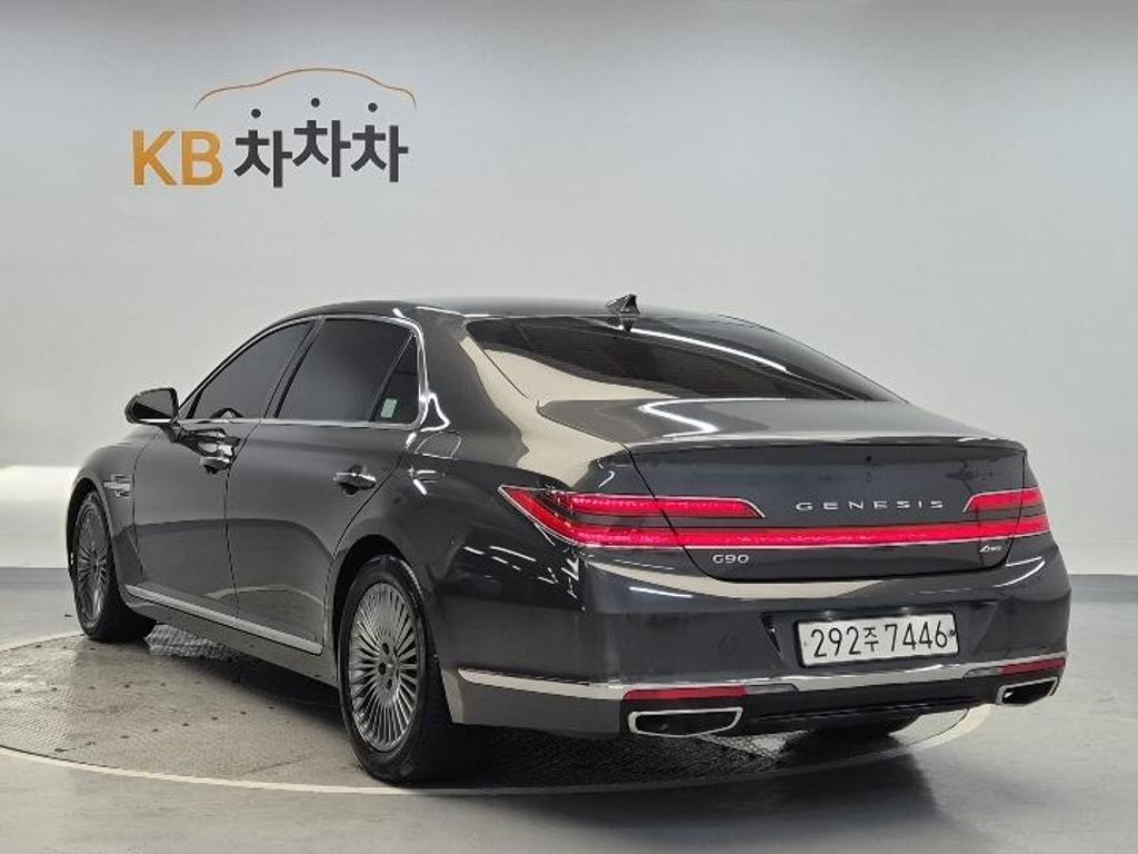 2021 GENESIS G90 