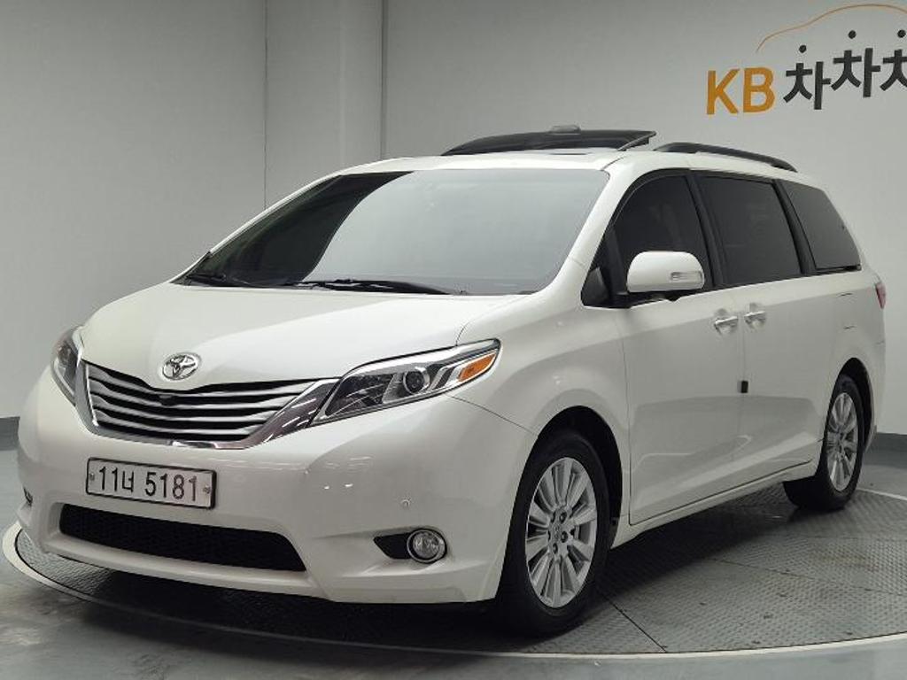 2017 TOYOTA SIENNA 