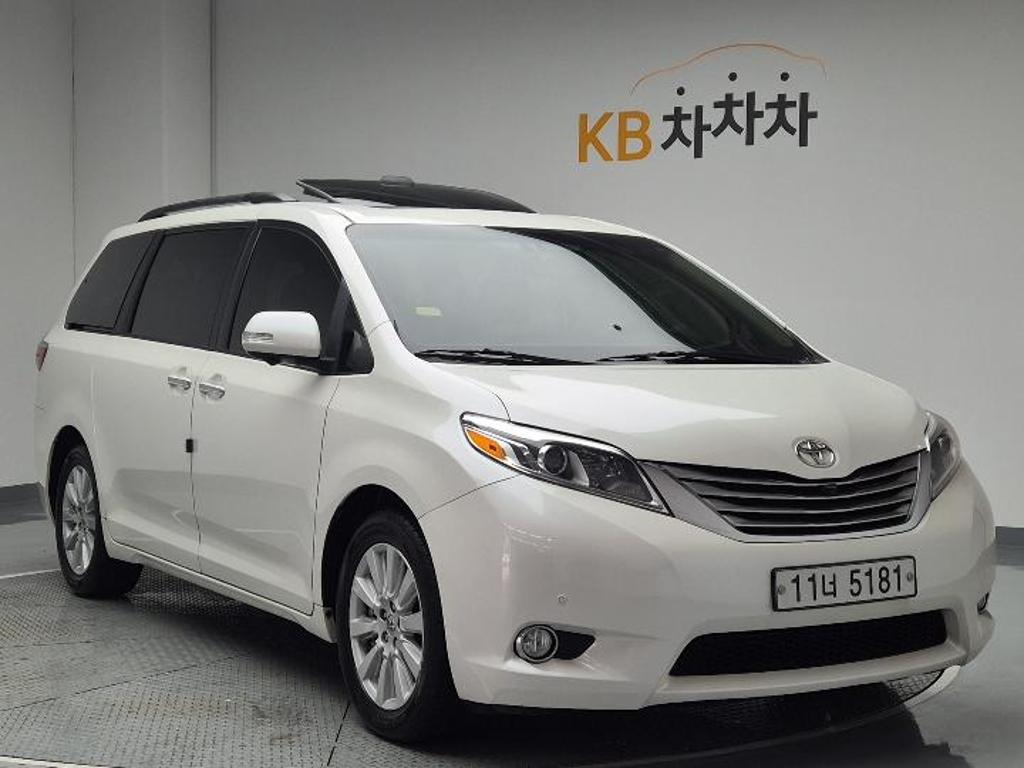 2017 TOYOTA SIENNA 