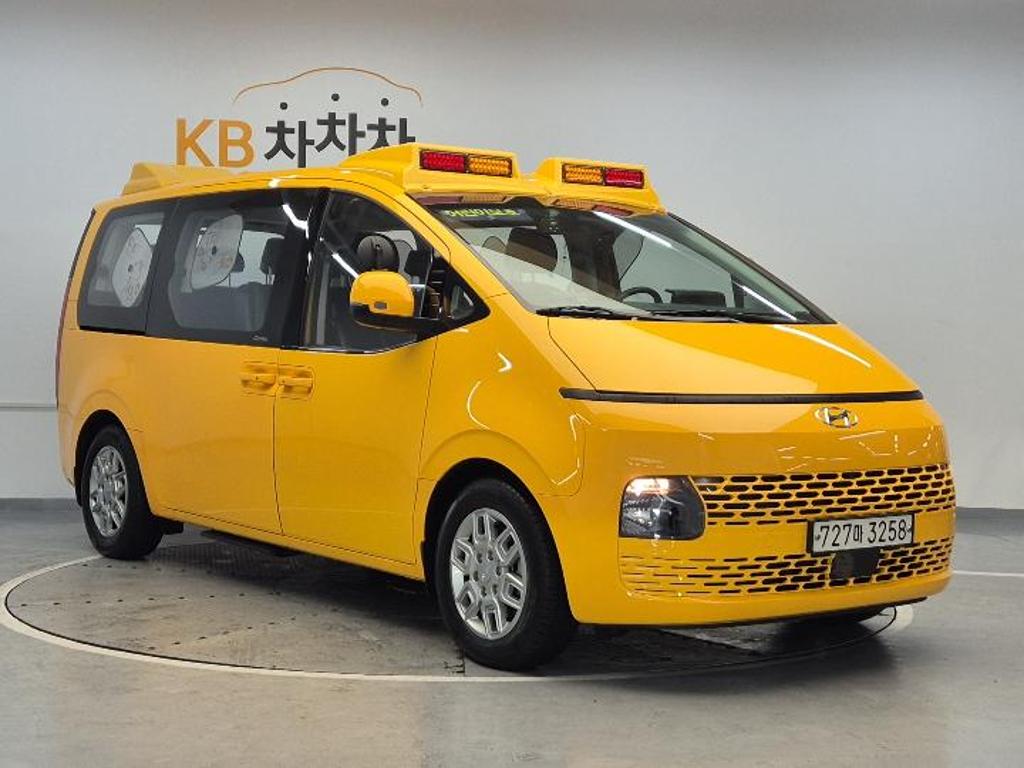 2023 HYUNDAI STARIA 