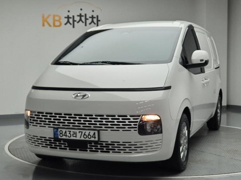 2023 HYUNDAI STARIA 